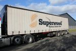 Lastbil med Superwood logo
